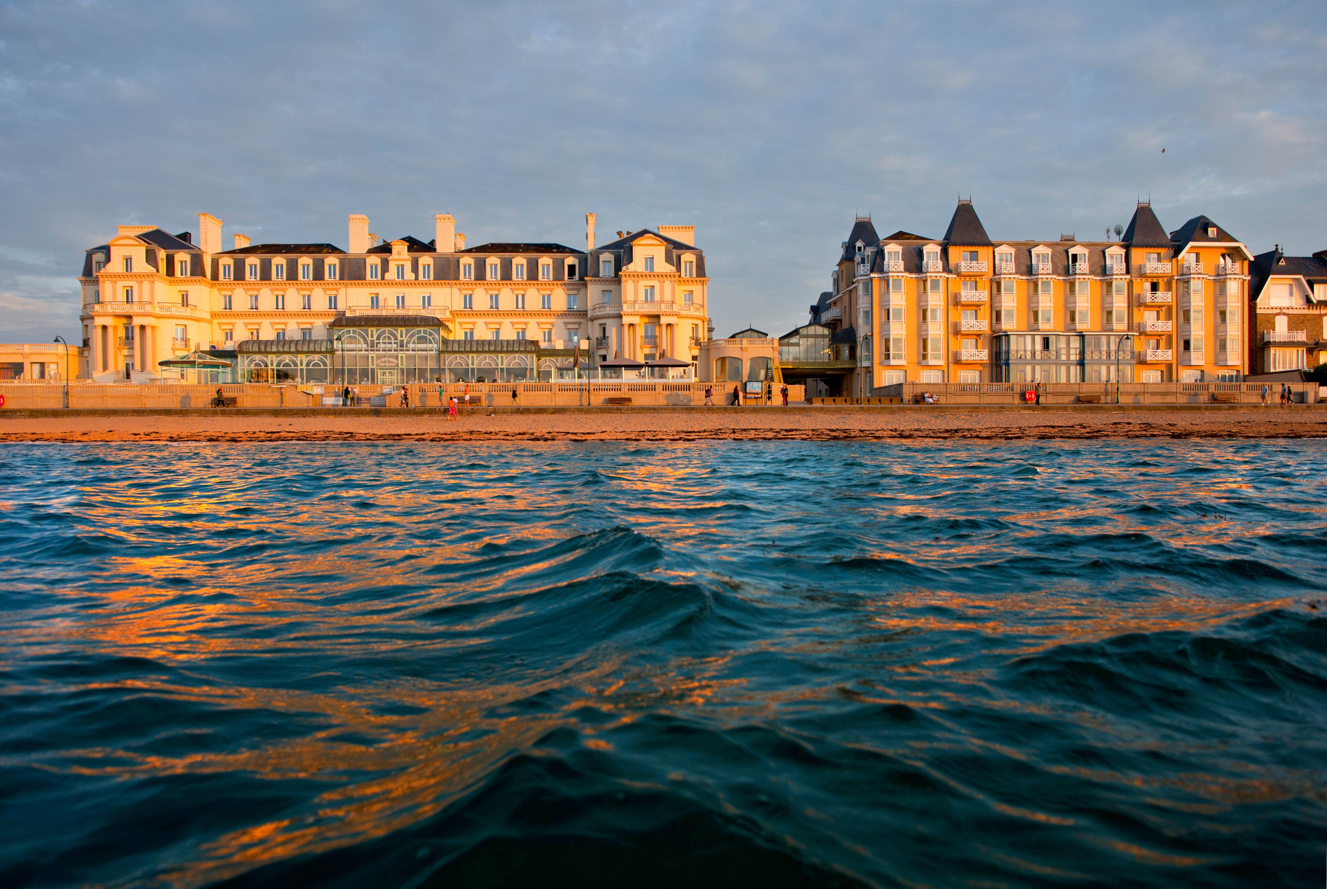 Grand Hotel Des Thermes Saint-Malo Exteriör bild
